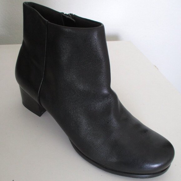 Trotters Womens Black Leather Side Zip Ankle Bootie w/ 1.5" Heel NWOB - Size 8W - Picture 3 of 9